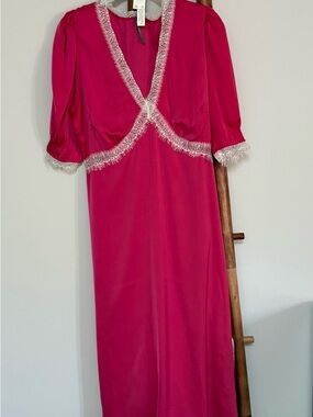 BY ANTHROPOLOGIE V-NECK LACE TRIM MIDI DRESS
Color:  Bright Rose/Cream